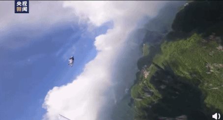 天门山翼装飞行遇难大学生最后一跳画面公开，摄影师曾示意其开伞